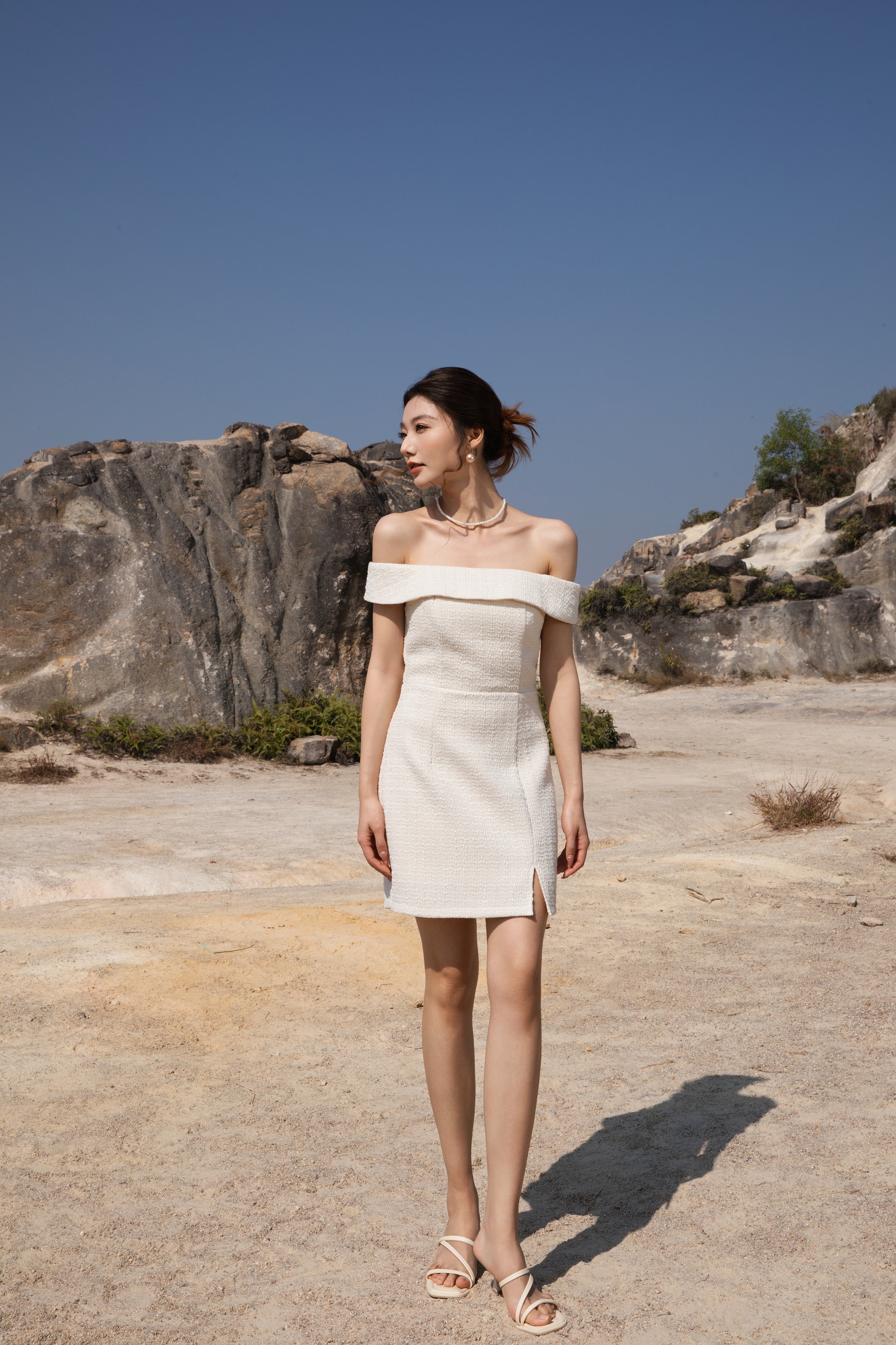 Xīn Yuè Brilliant Off Shoulder Short Dress