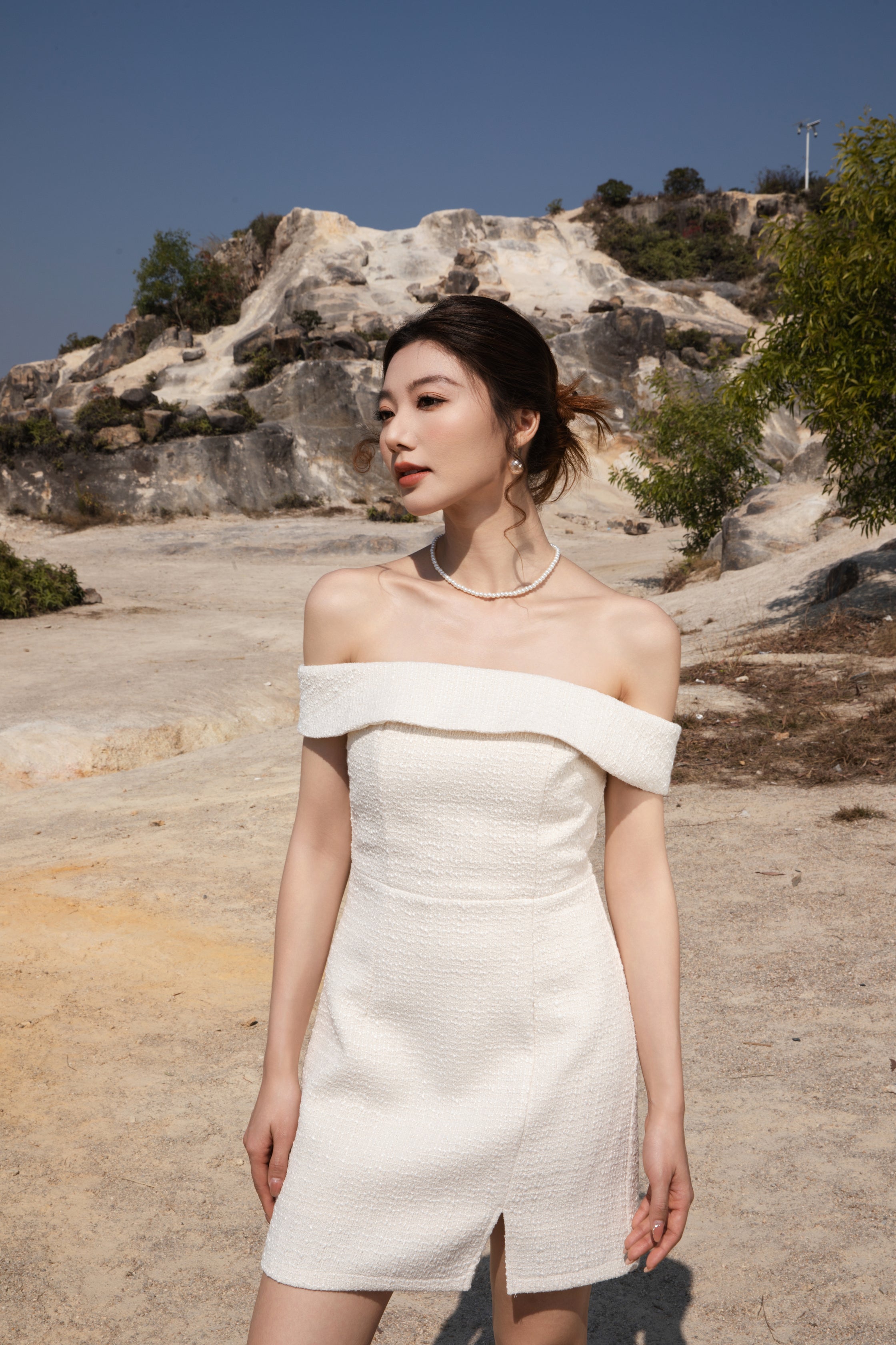 Xīn Yuè Brilliant Off Shoulder Short Dress