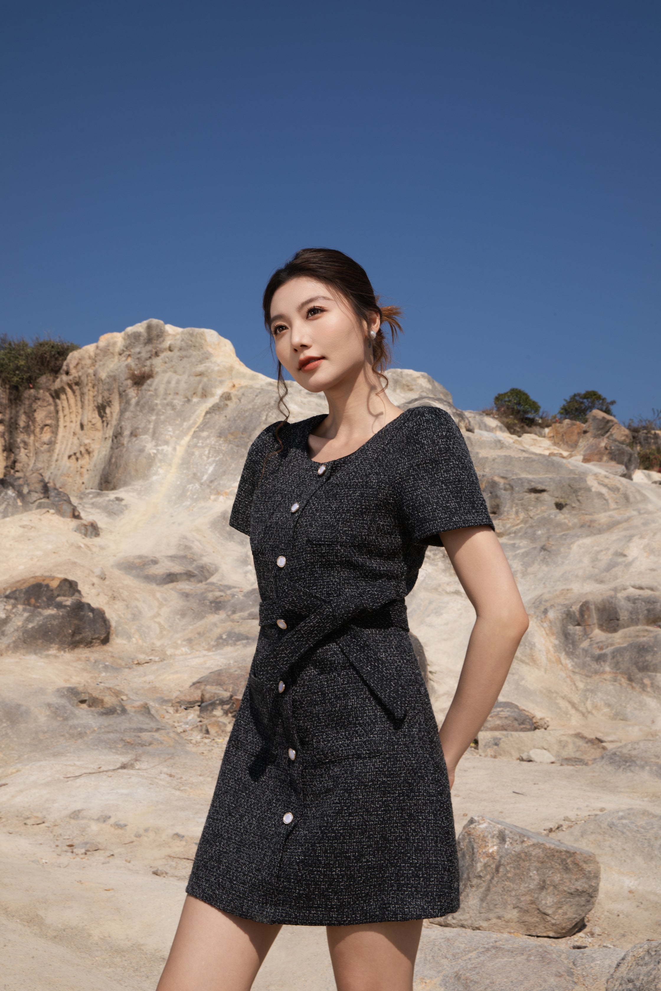 Xīn Yuè Classic Textured Short Dress