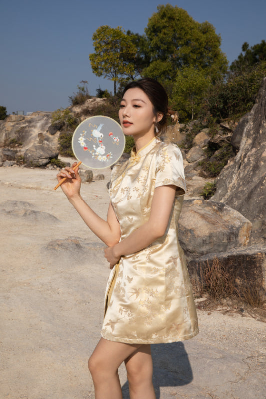 Xīn Yuè Opulence Qi Pao ( gold )