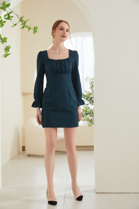 Alisa Long Sleeve Classic Mini Dress