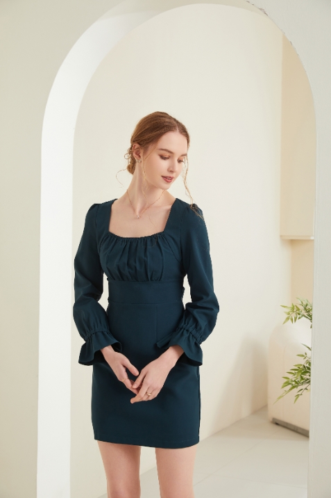 Alisa Long Sleeve Classic Mini Dress