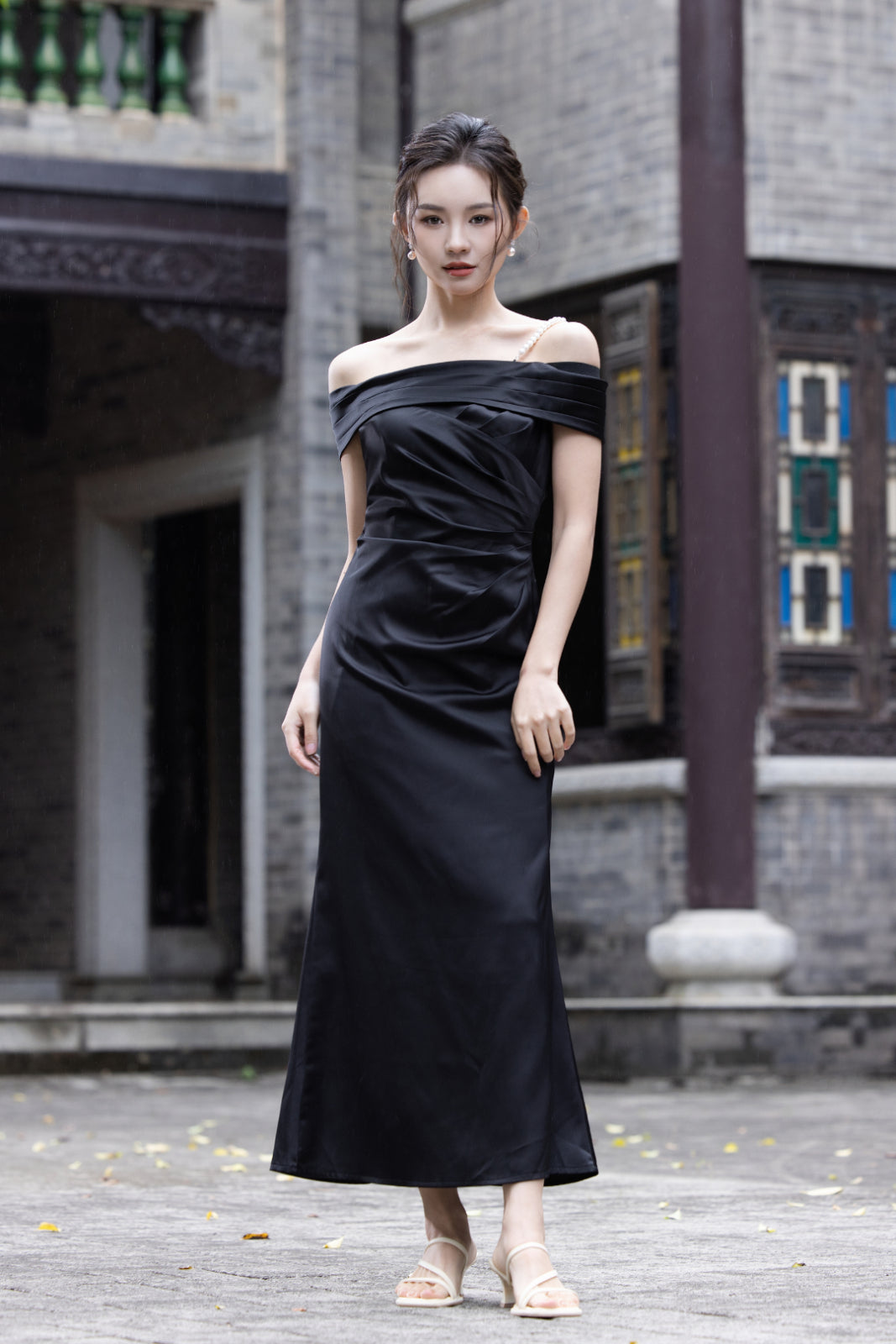 Jin Yuè Off Shoulder Pearl Maxi Dress