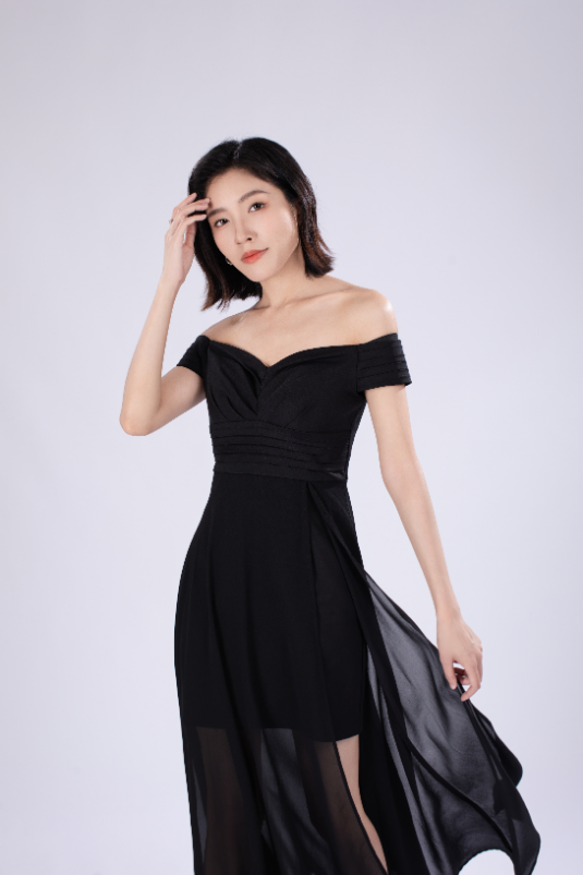 Ella Off Shoulder Padded Maxi Dress in Black