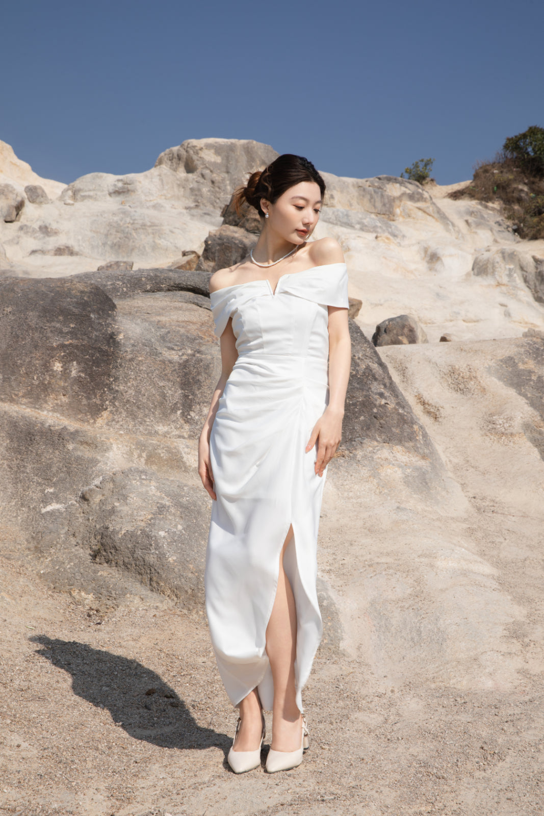 Xīn Yuè V Off Shoulder Maxi Dress