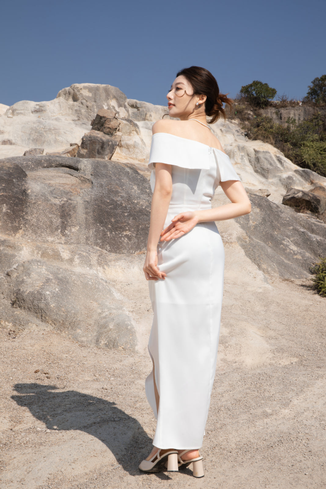 Xīn Yuè V Off Shoulder Maxi Dress