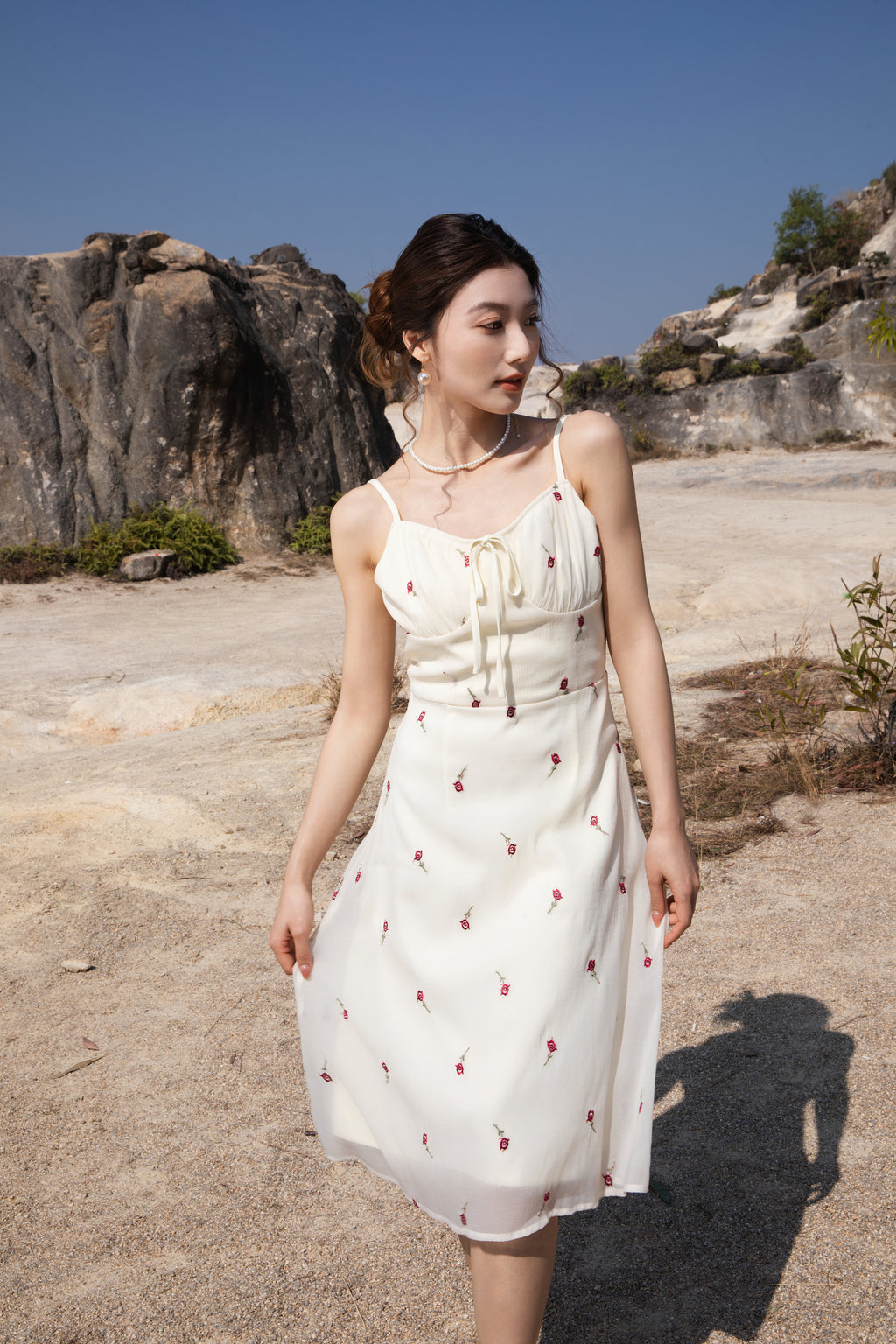 Xīn Yuè Embroidery Midi Dress