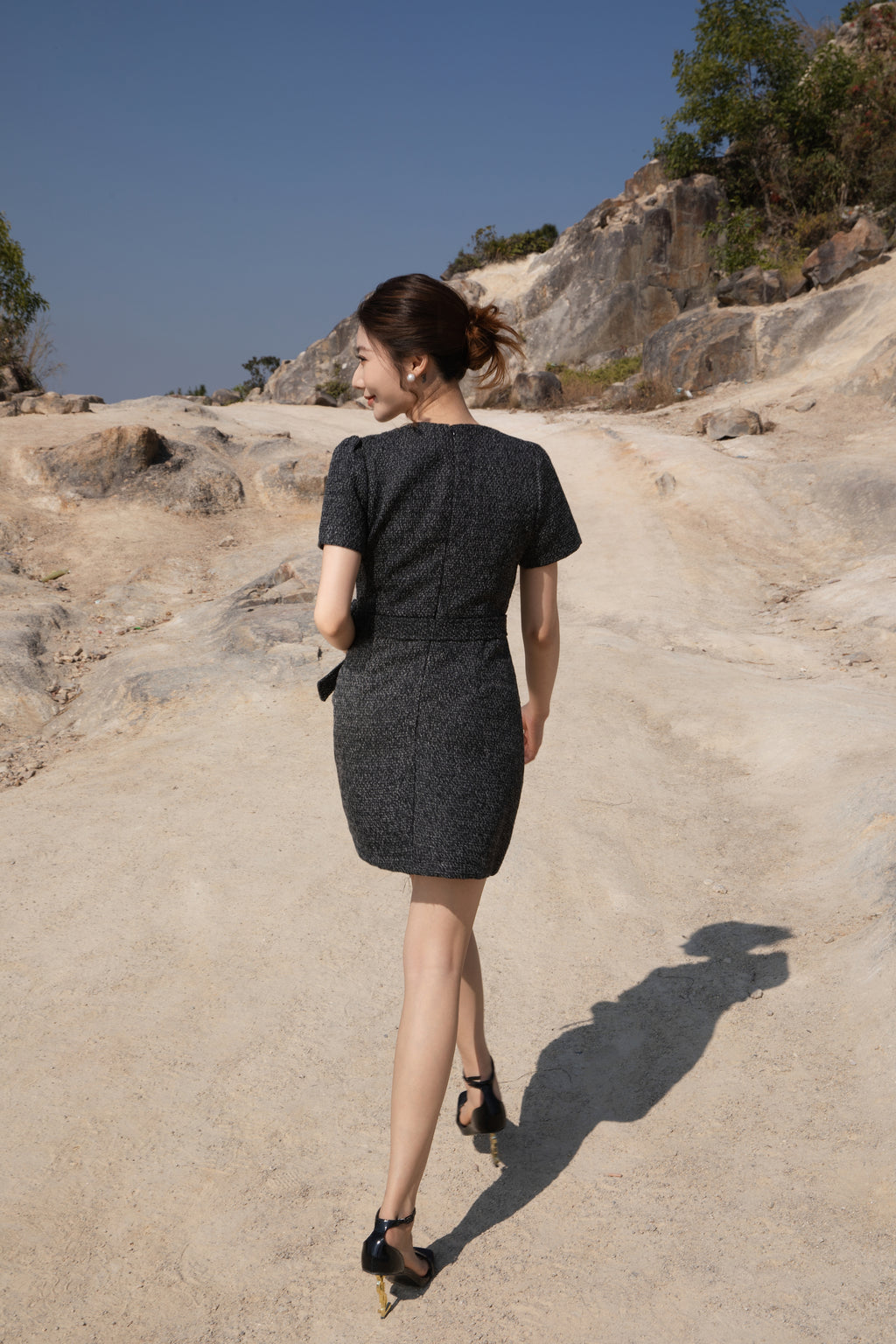 Xīn Yuè Classic Textured Short Dress