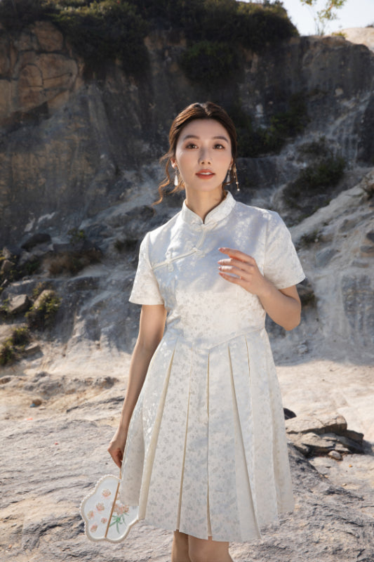 Xīn Yuè Pleated Blossom Qi Pao