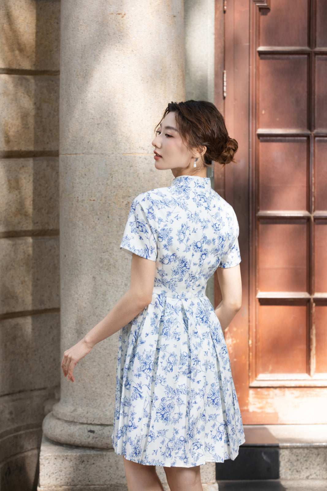 Xīn Yuè Porcelain Pleated Short Dress