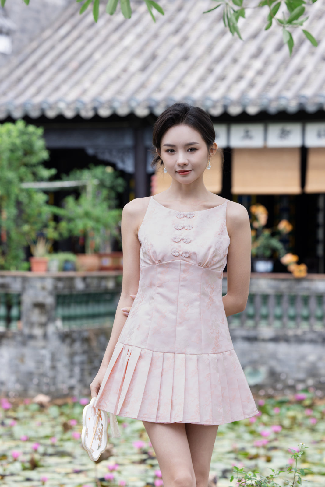 Jin Yuè Oriental Pleated Qi Pao