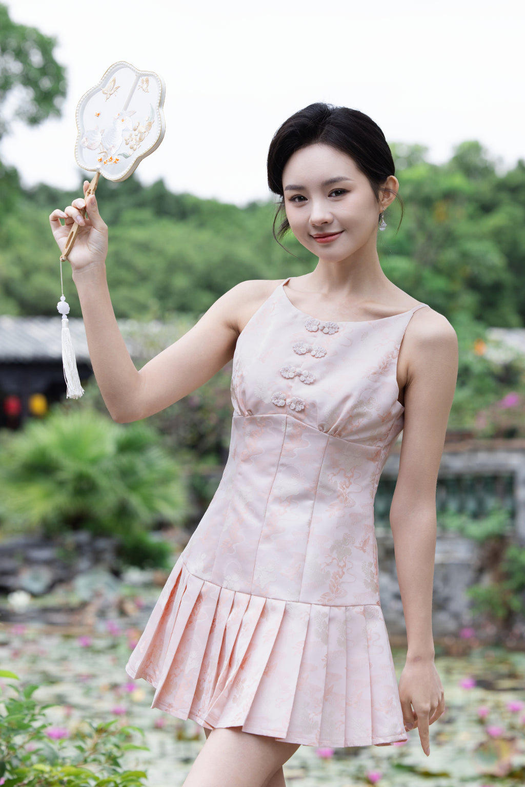 Jin Yuè Oriental Pleated Qi Pao