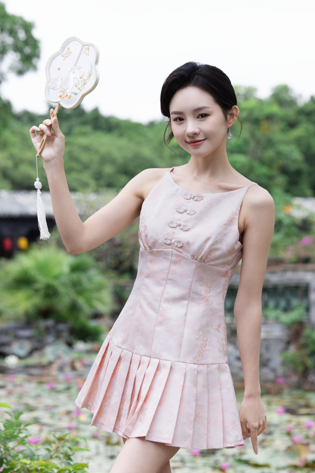 Jin Yuè Oriental Pleated Qi Pao