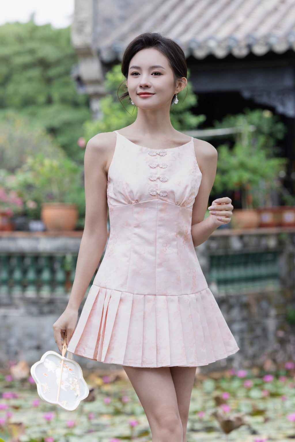 Jin Yuè Oriental Pleated Qi Pao