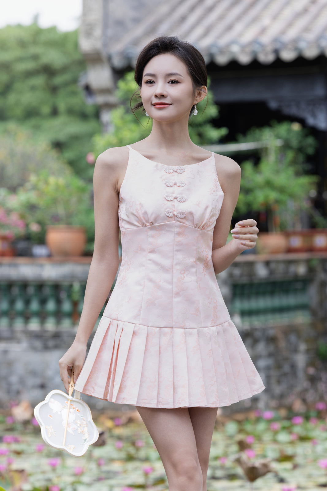 Jin Yuè Oriental Pleated Qi Pao