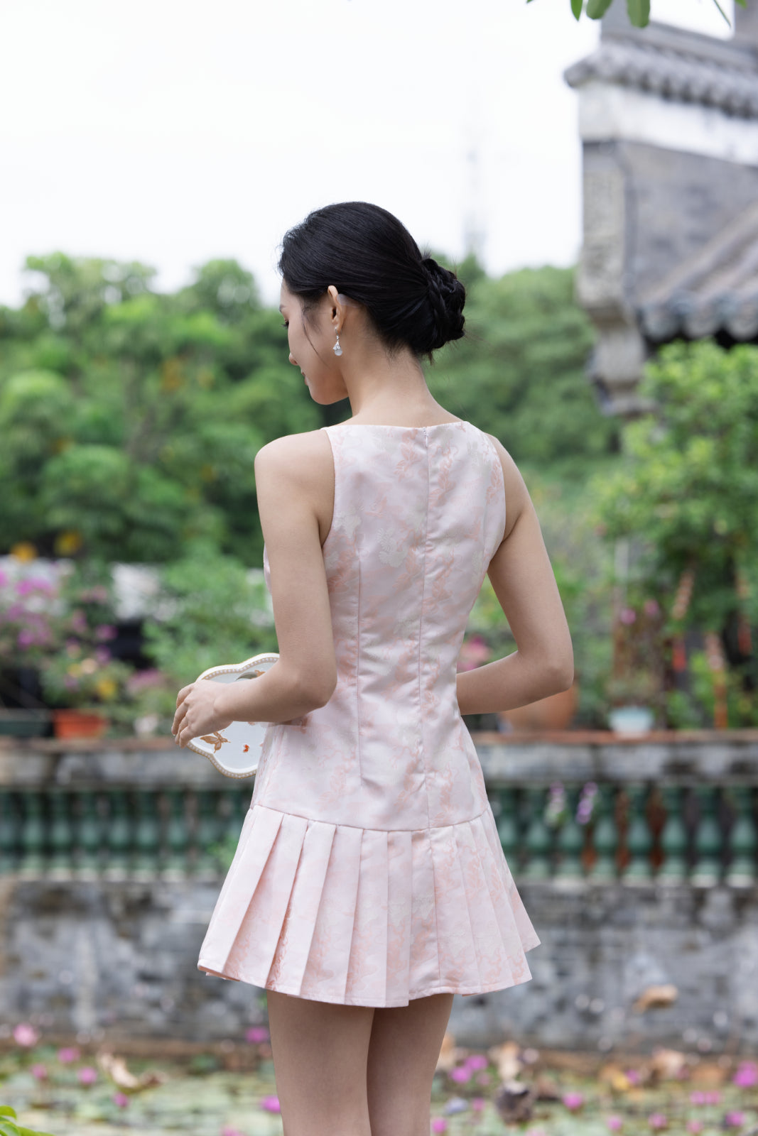 Jin Yuè Oriental Pleated Qi Pao