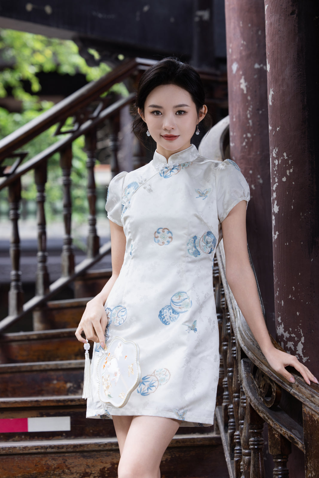 Jin Yuè Twining Floral Qi Pao