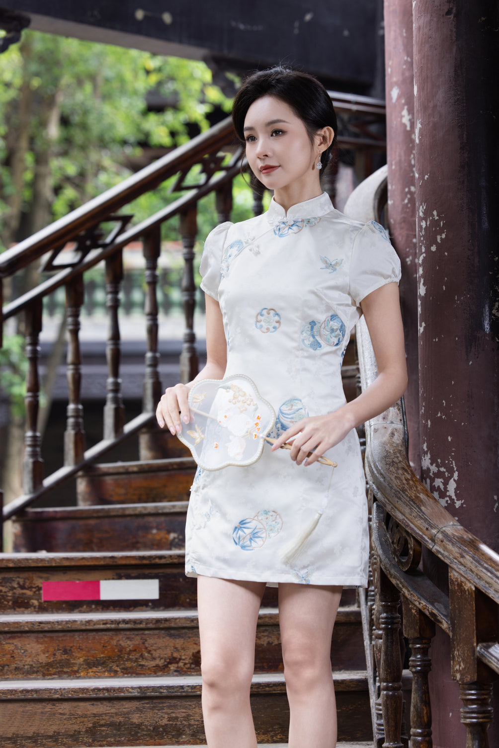 Jin Yuè Twining Floral Qi Pao