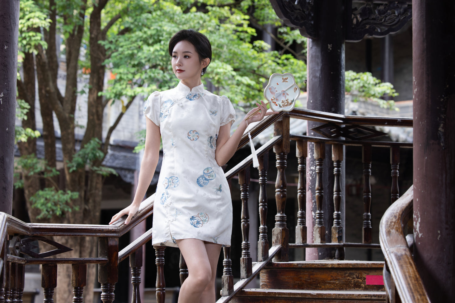 Jin Yuè Twining Floral Qi Pao