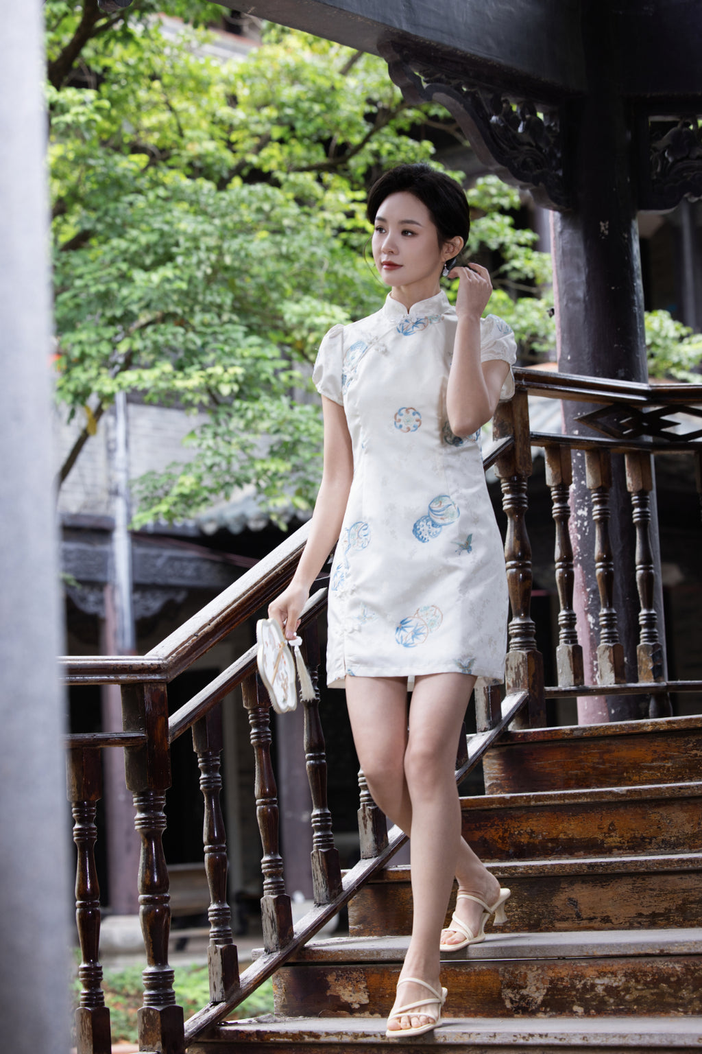 Jin Yuè Twining Floral Qi Pao