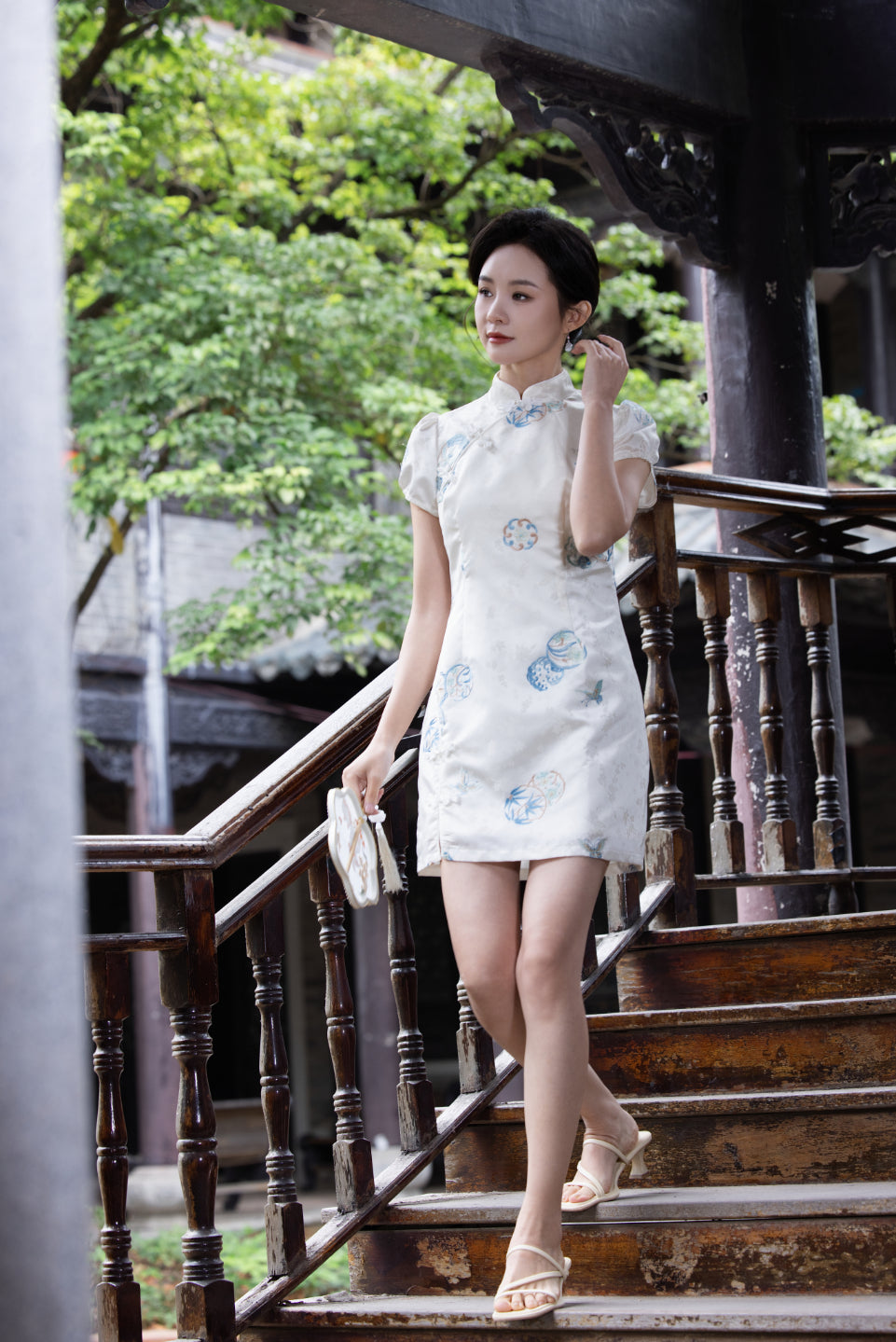 Jin Yuè Twining Floral Qi Pao