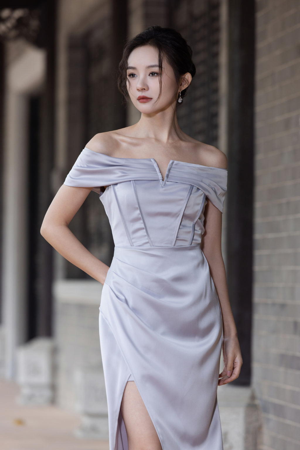 Jin Yuè V Off Shoulder Maxi Dress