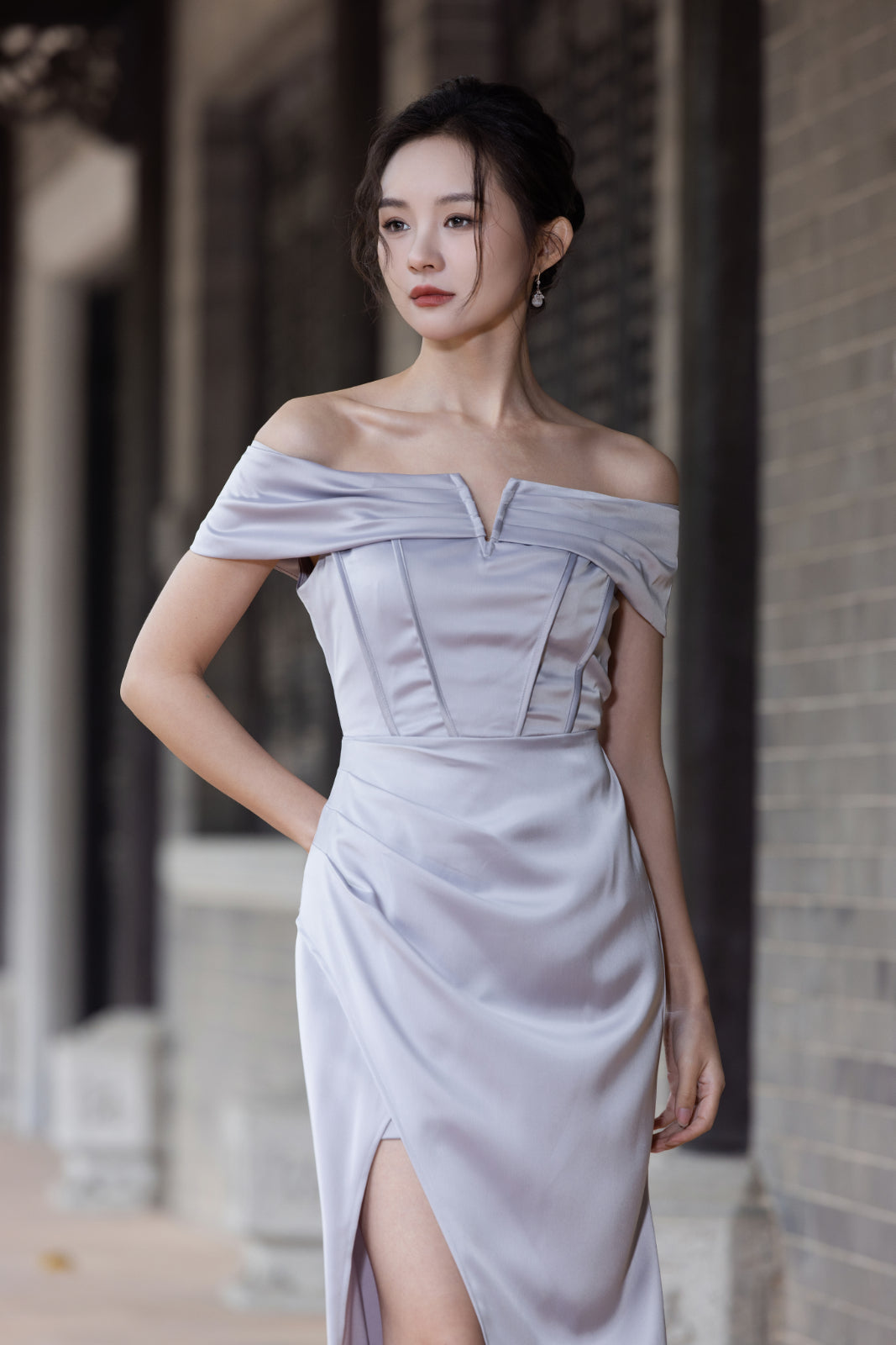 Jin Yuè V Off Shoulder Maxi Dress