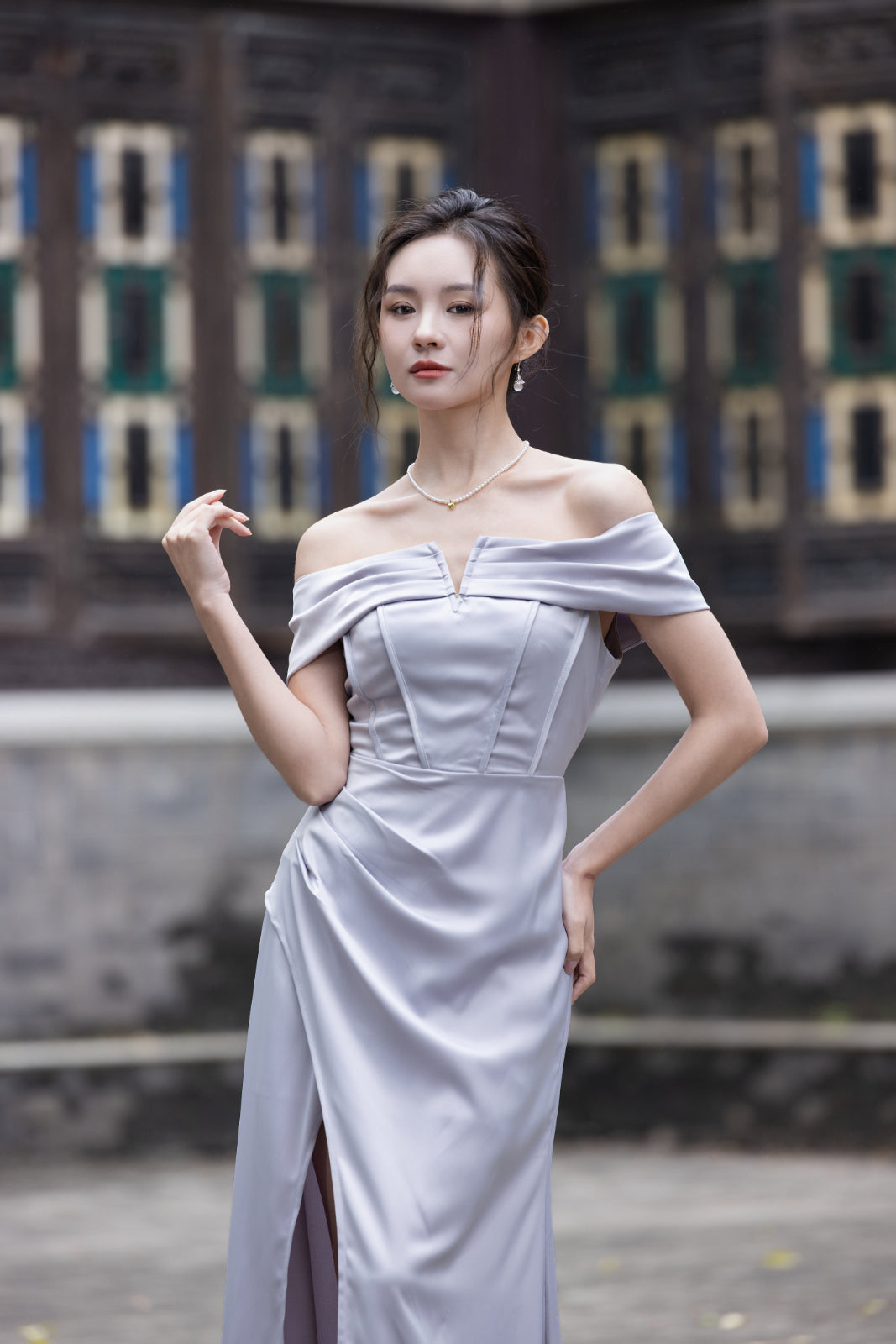 Jin Yuè V Off Shoulder Maxi Dress