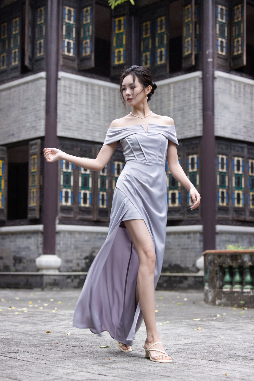 Jin Yuè V Off Shoulder Maxi Dress