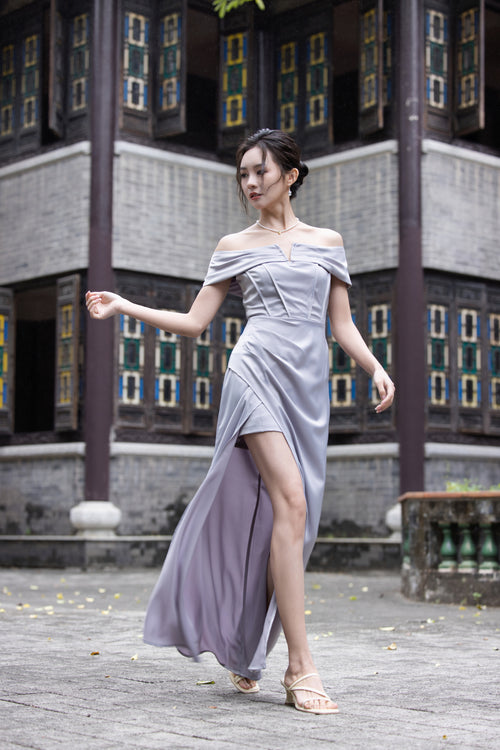 Jin Yuè V Off Shoulder Maxi Dress