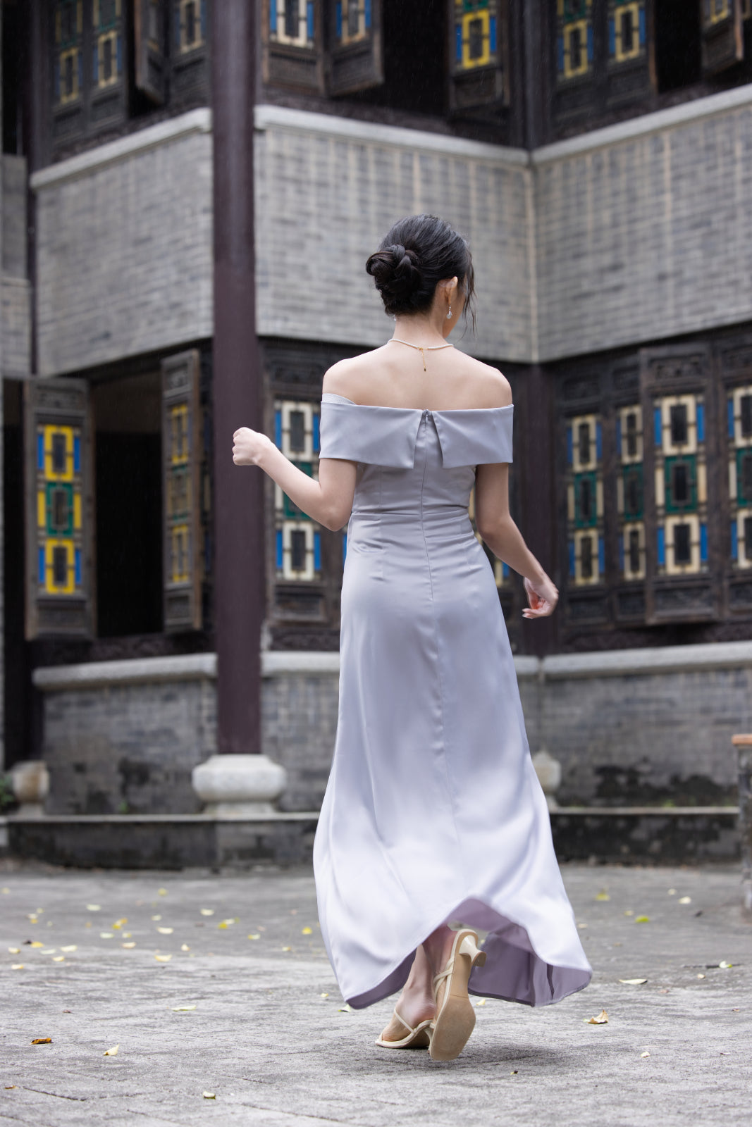 Jin Yuè V Off Shoulder Maxi Dress