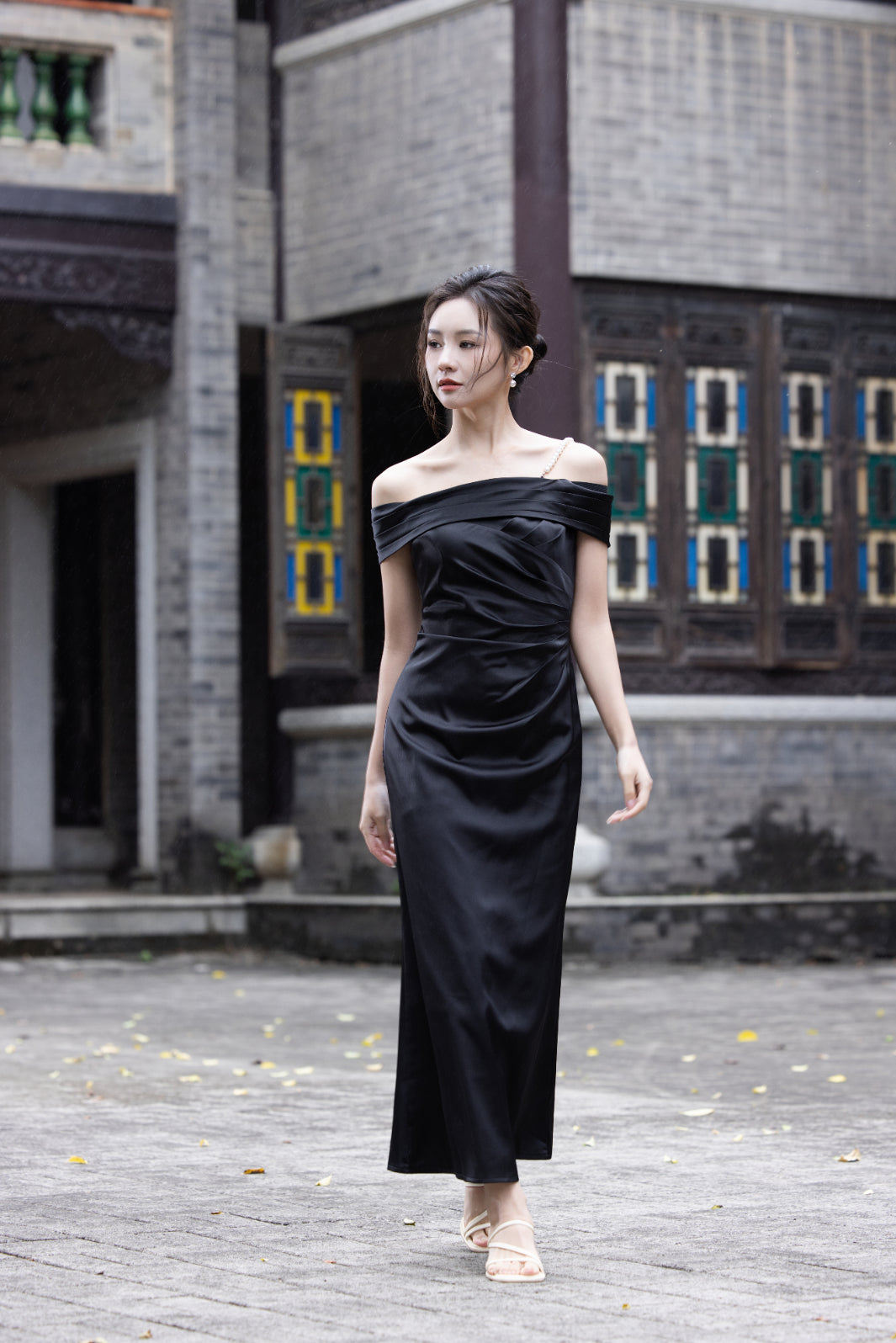 Jin Yuè Off Shoulder Pearl Maxi Dress