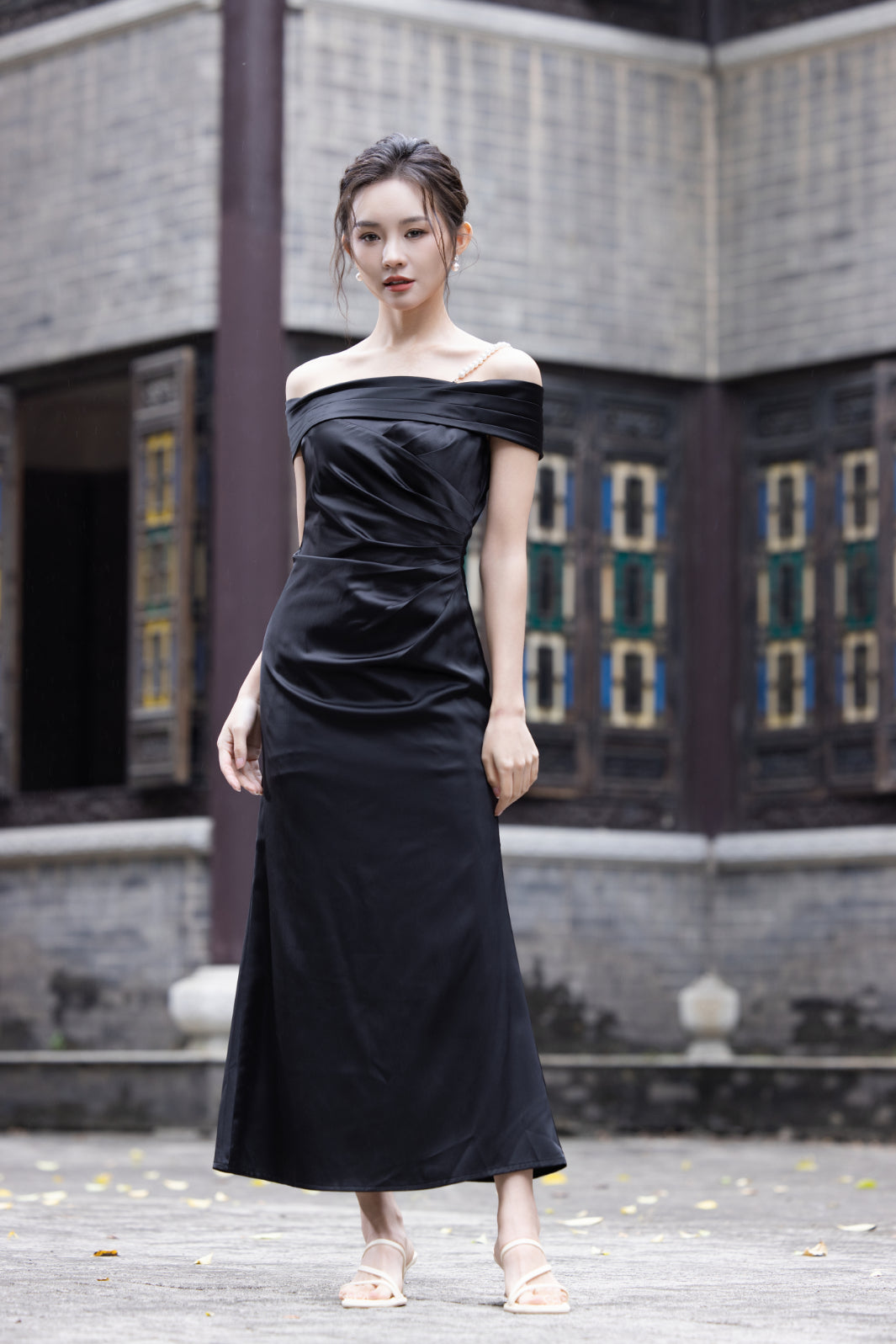 Jin Yuè Off Shoulder Pearl Maxi Dress