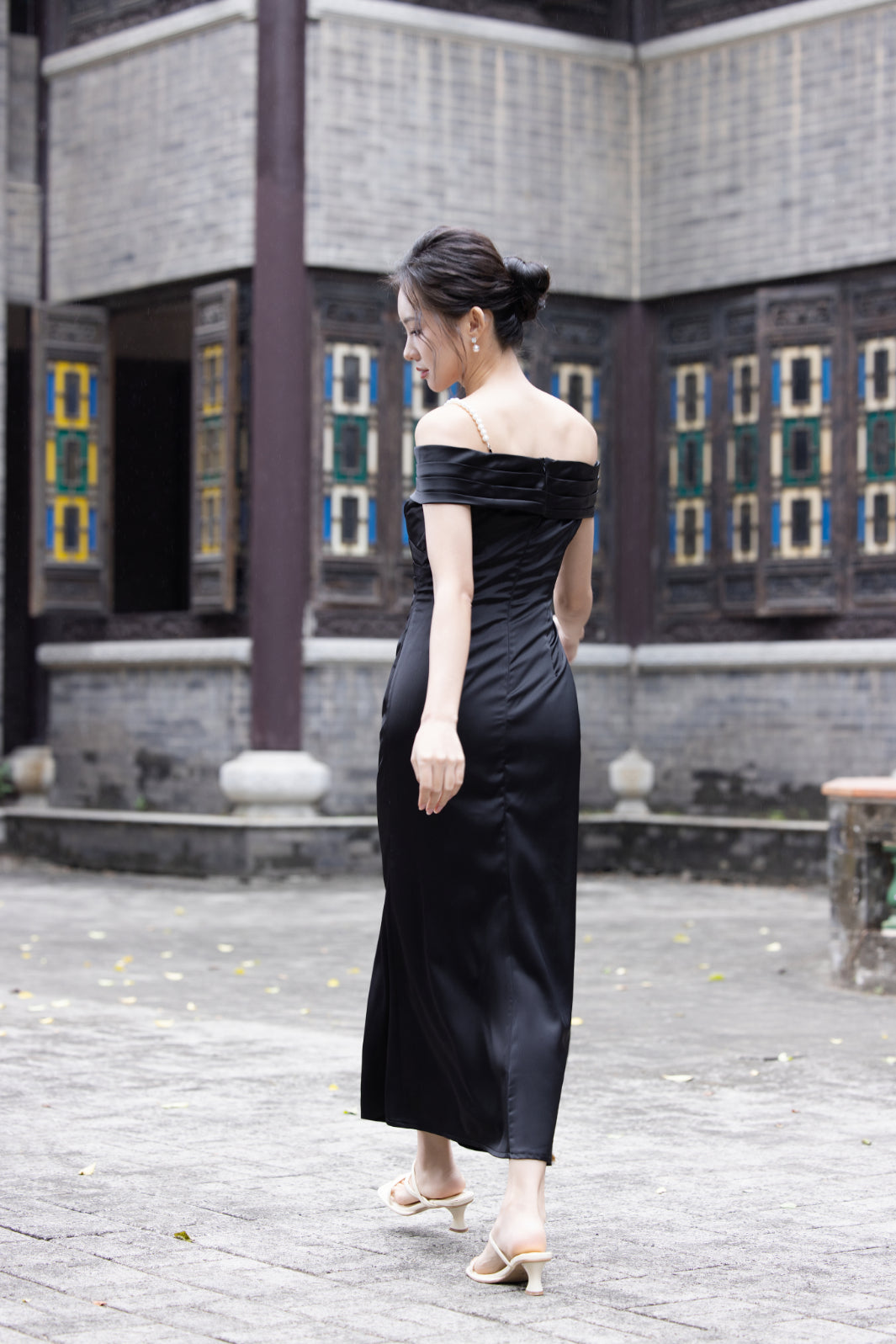 Jin Yuè Off Shoulder Pearl Maxi Dress