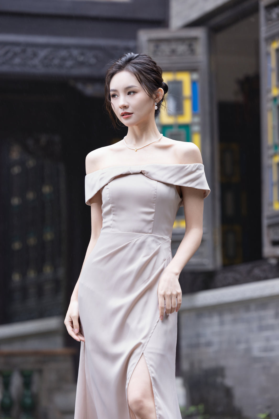 Jin Yuè Elegant Slit Maxi Dress